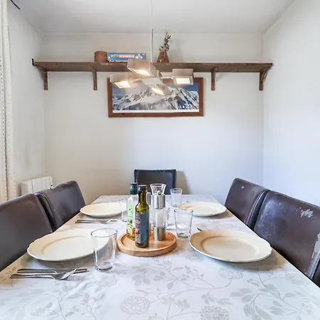 Apartment Amethyste - 2 Bedrooms & Free Parking - By Cozee *